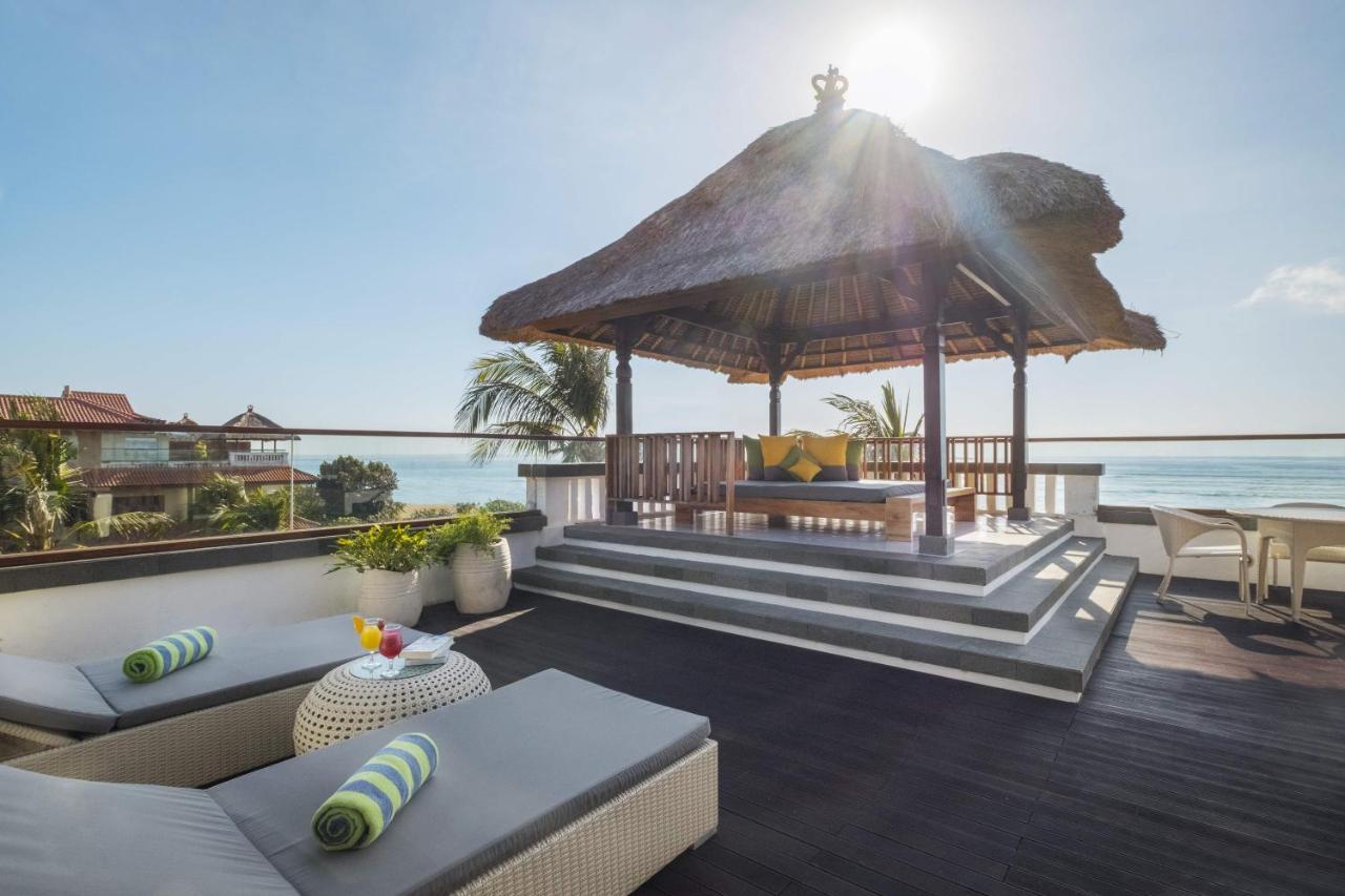 נוסא דואה Hotel Nikko Bali Benoa Beach מראה חיצוני תמונה The rooftop pool at the hotel