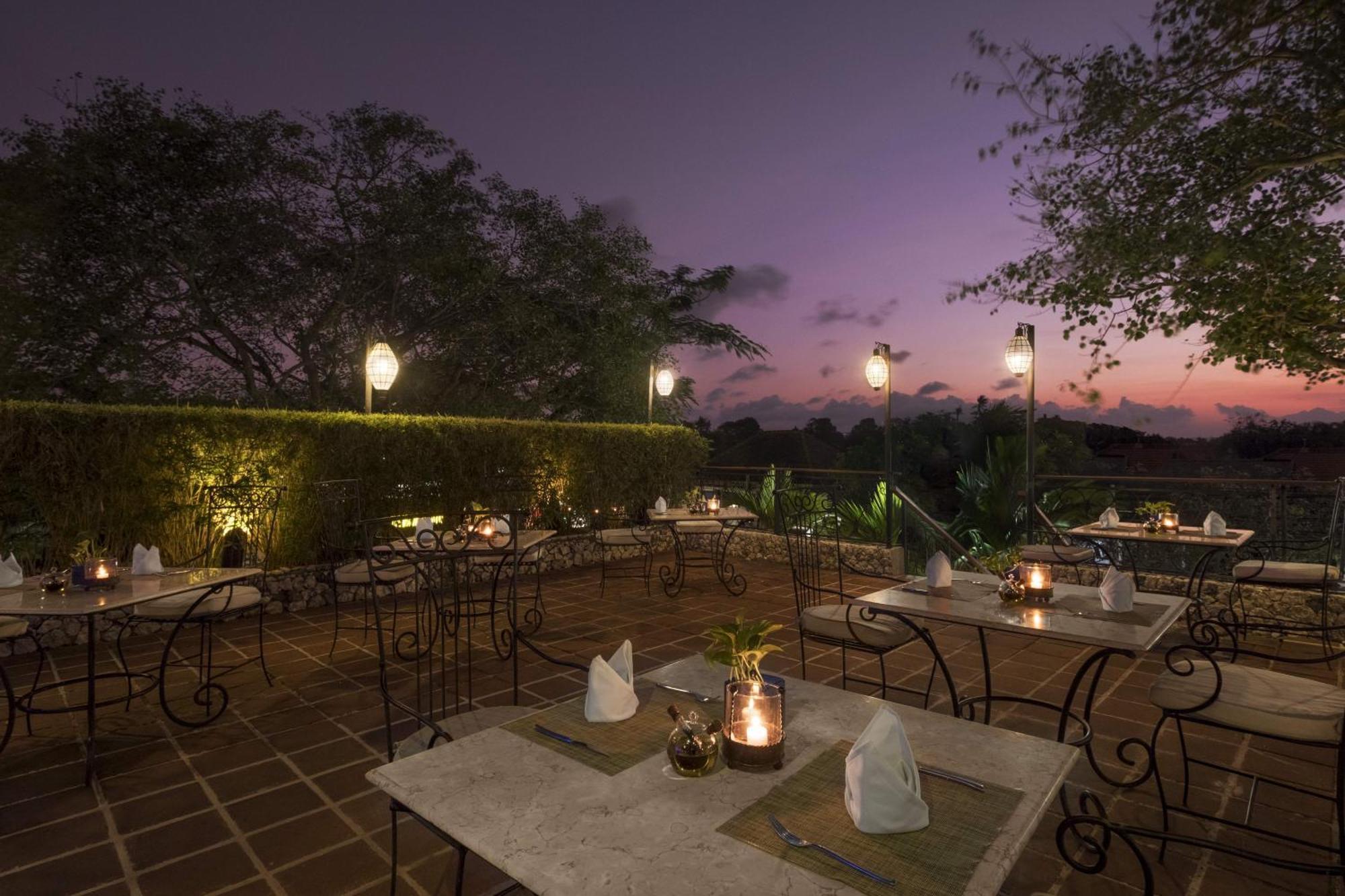נוסא דואה Hotel Nikko Bali Benoa Beach מראה חיצוני תמונה The Oberoi Udaivilas Palace, Udaipur