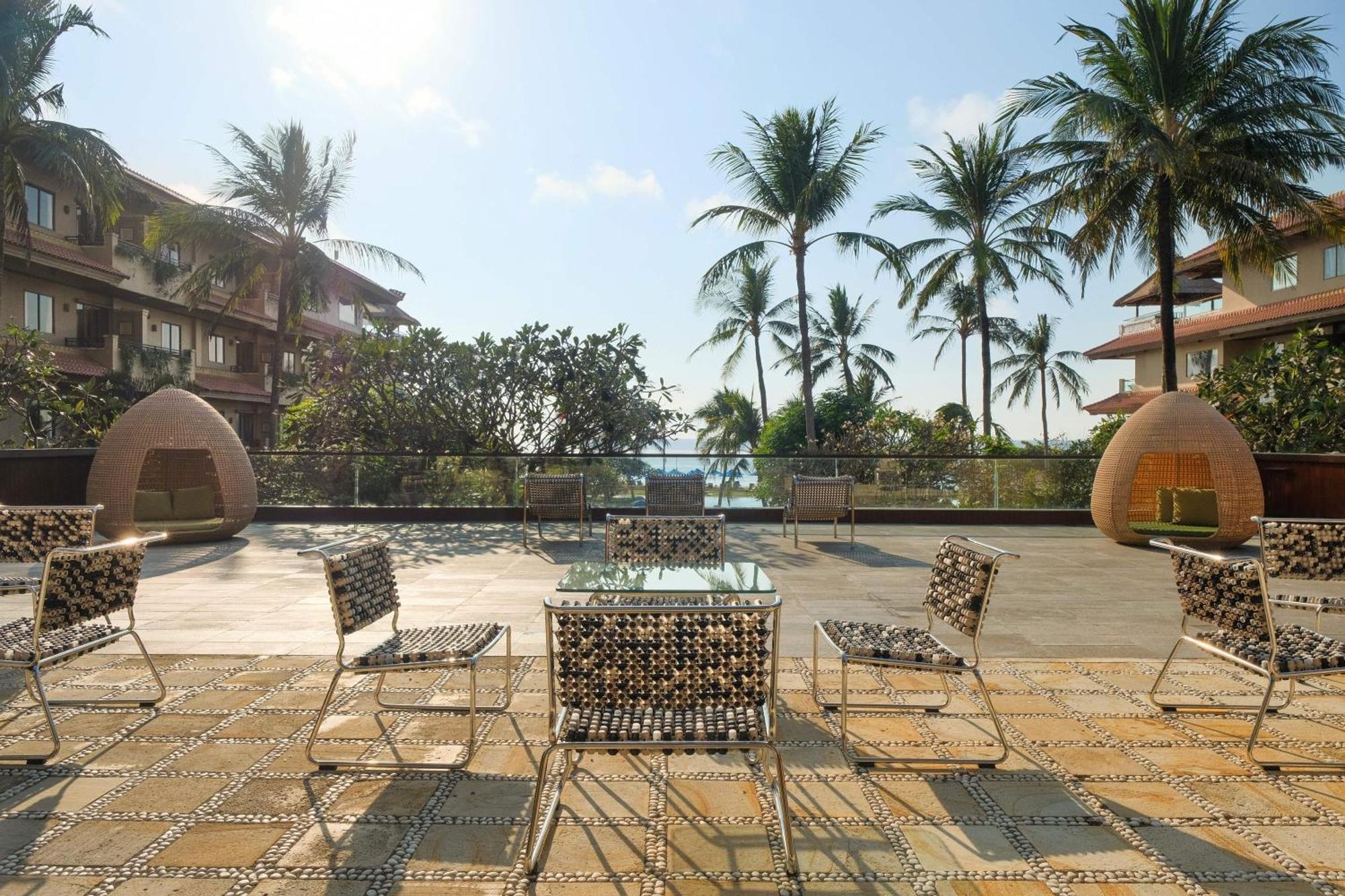 נוסא דואה Hotel Nikko Bali Benoa Beach מראה חיצוני תמונה The pool at the Royal Island Resort and Spa