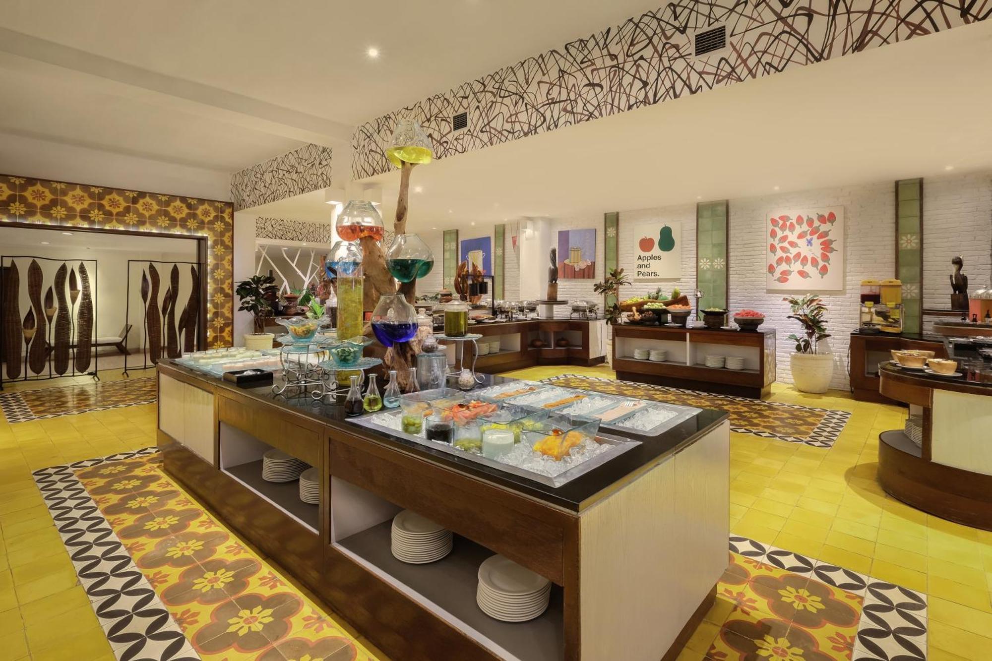 נוסא דואה Hotel Nikko Bali Benoa Beach מראה חיצוני תמונה The buffet at the hotel