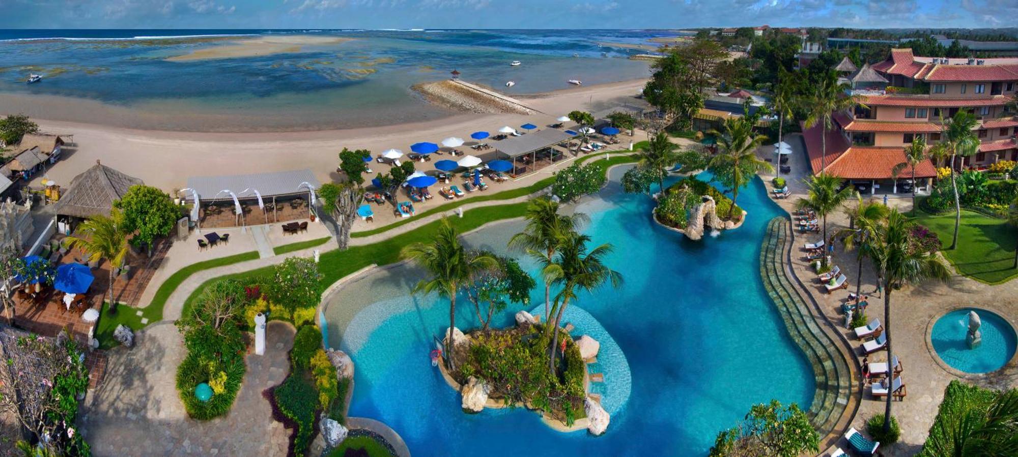 נוסא דואה Hotel Nikko Bali Benoa Beach מראה חיצוני תמונה Aerial view of the pool