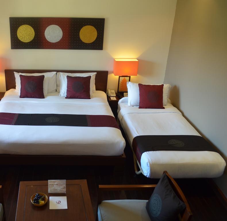 נוסא דואה Hotel Nikko Bali Benoa Beach מראה חיצוני תמונה A hotel room with a king bed and a single bed