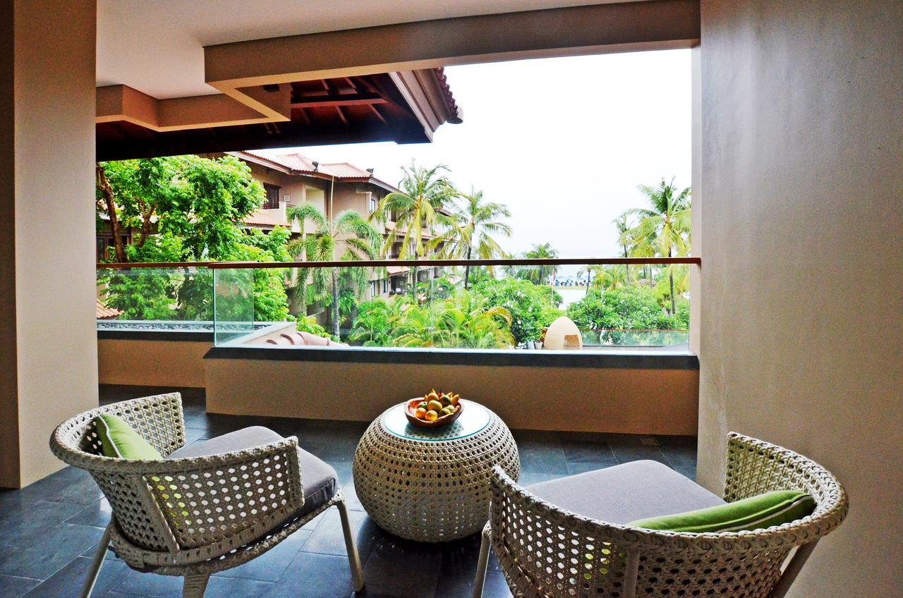 נוסא דואה Hotel Nikko Bali Benoa Beach מראה חיצוני תמונה A balcony at the hotel
