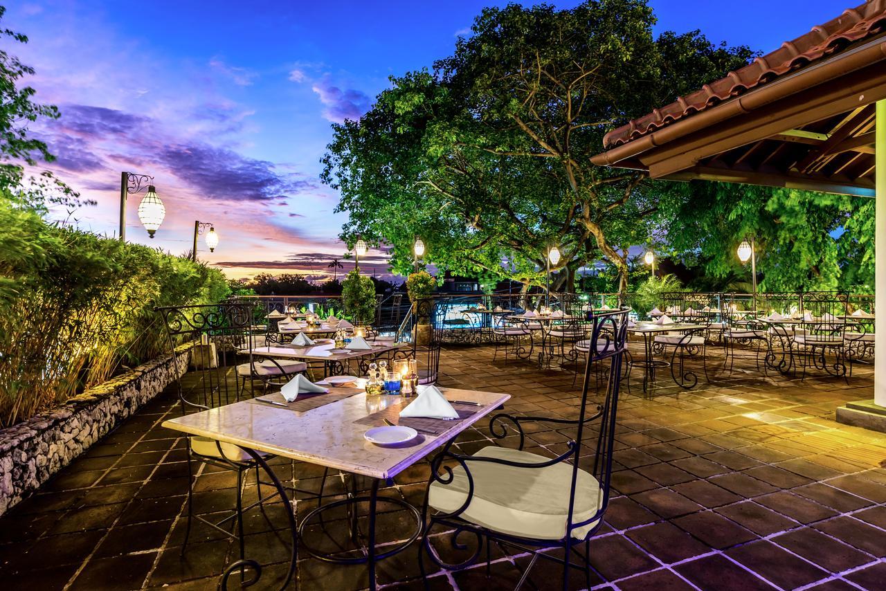 נוסא דואה Hotel Nikko Bali Benoa Beach מראה חיצוני תמונה The Terrace at the Royal River Hotel